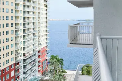 Image de Free Parking + Balcony Views | Brickell Getaway
