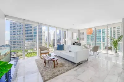 Image de Brickell Skyline Escape | Stylish 17th-Floor Condo