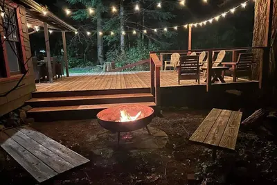 Serene Mt Hood Cabin. Large Deck with Water View