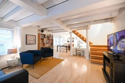 Image de 42 Wood Ave · 5 Minute Walk To Beach! Amazing Backyard Space!