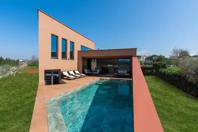 Image de Villa de luxe avec piscine privée et terrasse