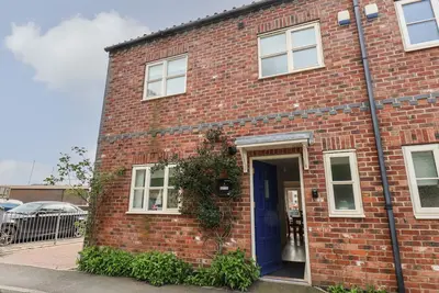 The Railway Retreat, pet friendly, with a garden in Whitby