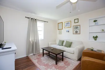 Image de Blue Breeze Cottage: Pet-Friendly, Park Your Rv!