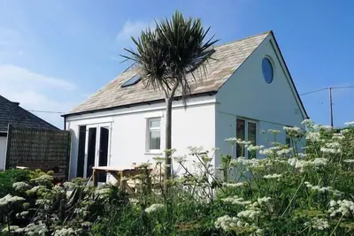 Cartway Cabin, family friendly, with a garden in Port Isaac