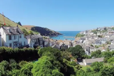 April Cottage, romantic, with a garden in Port Isaac