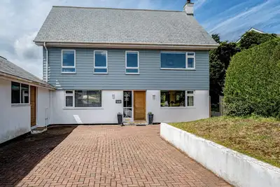 Image de Flaad House, family friendly, with a garden in Rock