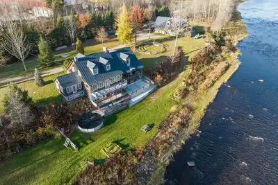 Image de Carlos House / directement sur la rivere maison champêtre de 160 ans.