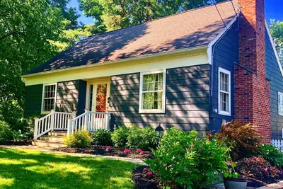 Image de Adorable Cape Cod in Pittsford Village - 2 miles to Oak Hill Cc