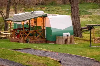 Image de Cotch under a sugar maple tree w\/ firepit, swing and outdoor shower