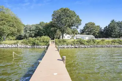 Image de Minutes from Downtown Easton and St. Michaels | Pool | Private Dock