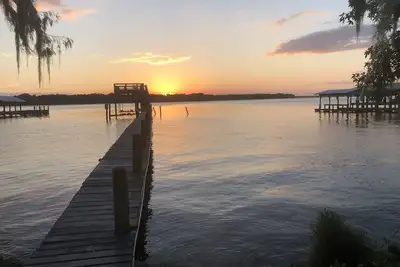Image de Peaceful Waterfront Home on St. Johns with large porch and dock.