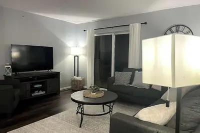 Image de Succulent Way · Luxury Modern Condo by the Lake - Succulent Way