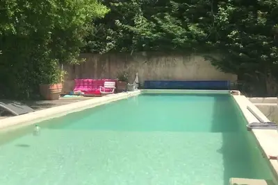 Image de Dans Un Coin De Verdure Avec Bassin De Baignade