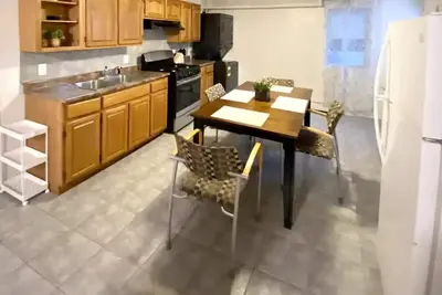 Glorious Suite near Downtown with washer/dryer