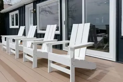 Image de Chic Lake Front Cottage on Cedar