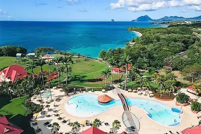 Image de New! 3 pièces en bord de mer avec piscine