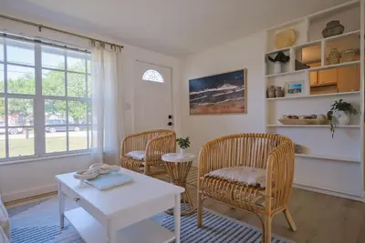 Venice Villa - Minutes to Beaches + Pool