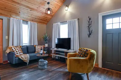 Image de Charming Benson Home - Sleeps 5, Hot Tub!