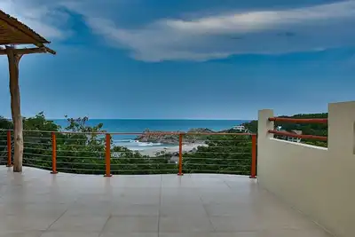 Image de New 4br/5bth Playa Mojon Home overlooking this lovely beach