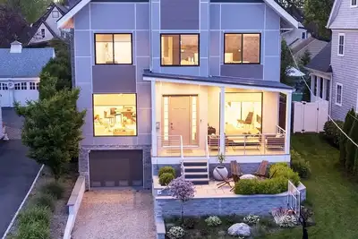 Image de Exceptional Coastal Retreat!