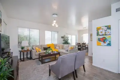 Stylish Vacation Home Phoenix - Low Rates Now!