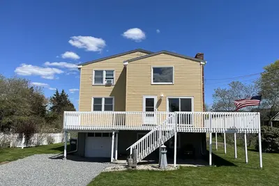 Image de Beach House - Minutes to Relaxing Ocean!