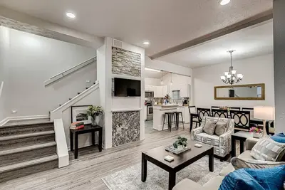 Image de 5 min walk to LucasOil, Gainsbridge, Downtown Shopping