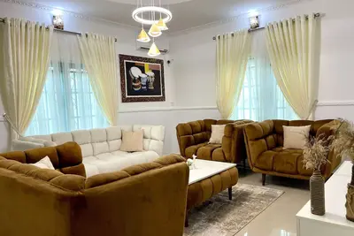 Image de Exquisitely Furnished 5-bedroom Duplex