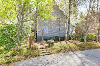 Image de Deck & Golf Course Views: Inviting Cashiers Condo