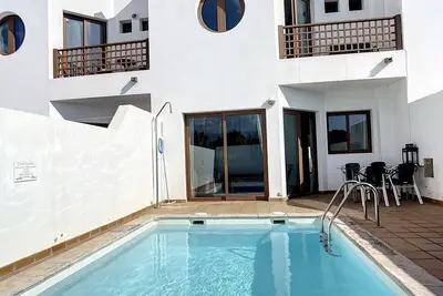 villa rosa gadis 6-8 pax 500m from beach and center. calm and cozy