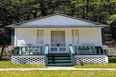 Image de Adorable Dollhouse cottage  #5