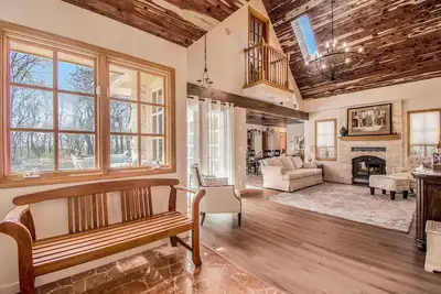 Image de Rainwood Cottage in the woods, on a working farm near Lake Cunningham I680 close