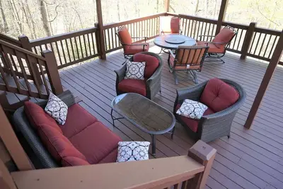 Image de Buck Watch Lodge: Spacious 4-bedroom cabin in Ellijay, Ga with mountain views.