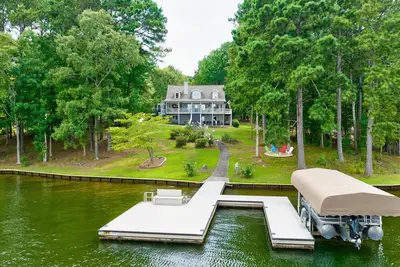 Image de Beautiful Blue Heron Home on Lake Oconee