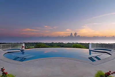 Image de 6 Bedroom Montego Bay Flower Hill Luxury Villa