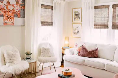 Image de Juanita's House by Pettigrew Adventures