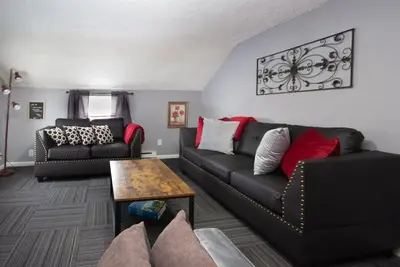 Image de Blue Door Apartment - No Cleaning Fees