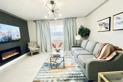 Image de Cozy, Modern and Centrally Located