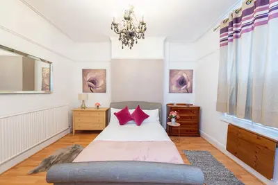 Image de 10 Guests - Free Parking - City Centre