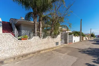 Image de Villa 'Bilocale A Torre Lapillo' avec terrasse partagée et climatisation