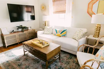 Image de Marty's Opalhouse Garden by Pettigrew Adventures