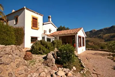 Image de Villa 'El Cortijo' avec vue sur la montagne, piscine privée, terrasse, A/C et Wi-Fi