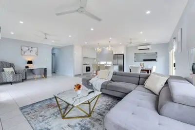 Image de The Oc Home: Centrally Located, Home Away Home