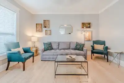 Soothing Bishops Arts Dist. Retreat