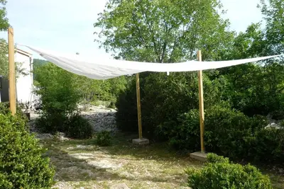 Image de Maison en pleine nature avec vue sur les lamas et les ânes