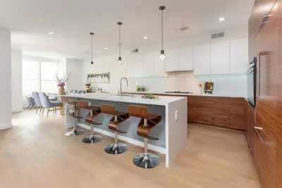 Image de Stunning Mission Three Bed Condo - Furnished