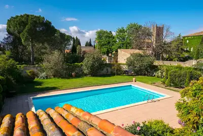 Image de maison de caractère avec piscine pour un séjour au calme