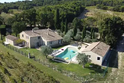 Image de Le Domaine D'Iris Superbe bastide en pierre située à 6 km de Vaison la Romaine.