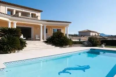 Image de Large Fantastic House With a Garden, a Pool and Beautiful Views