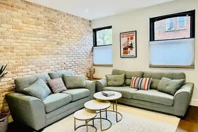 Image de 💚💚Luxury Redbrick Townhouse, Best area of Dublin city, Parking, Laundry, Patio